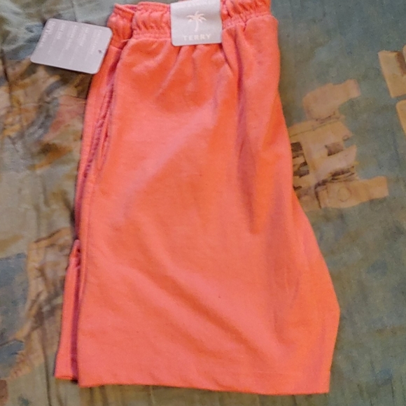 Never worn cloth shorts - Picture 2 of 4
